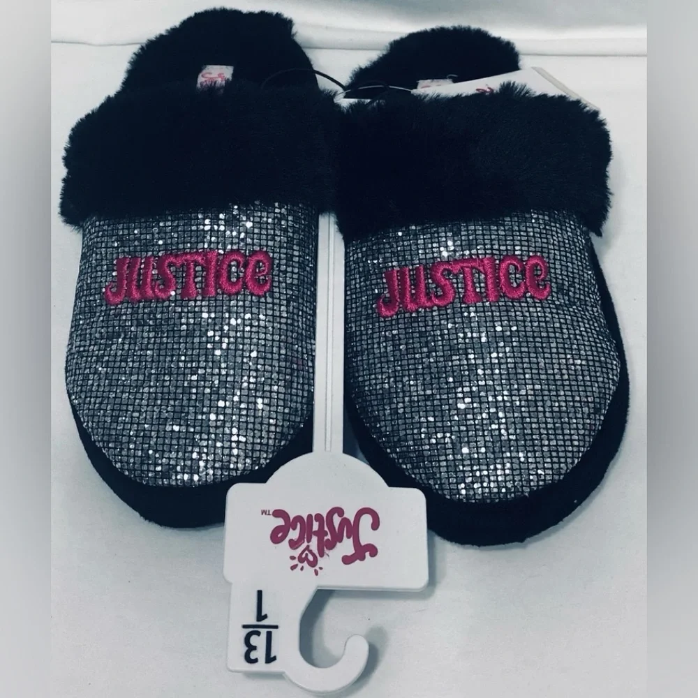 Girl’s Plush Slipper cozy Toasty easy on-off Black silver stones. Size. 13-1